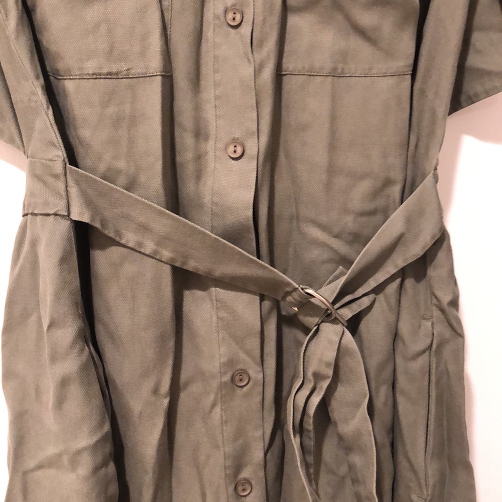 Open Back Dress / Buttoned down - Picture 3 of 5